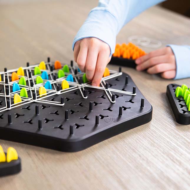 Children's Intelligence Cultivation - Chain Chess Board Puzzle Game